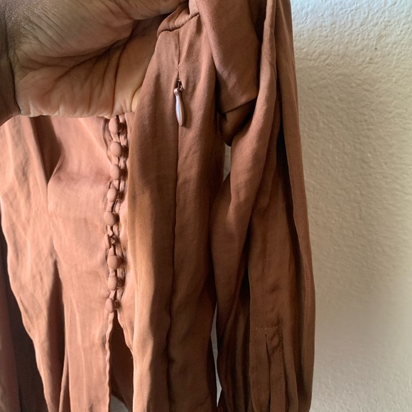 ❌SOLD❌Urban Outfitters Juliana Chocolate Cold Shoulder Button Down Blouse Size S - Picture 6 of 10